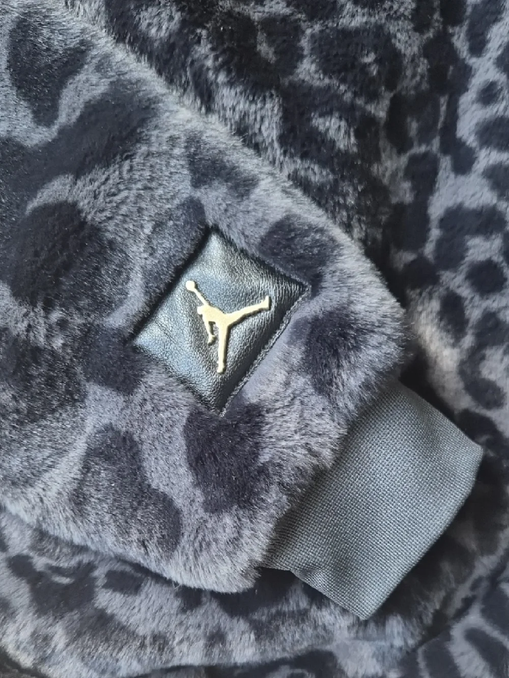 Nike Jordan Black Leopard-Print Plush Half-Zip Hoodie - Women's XS - Picture 5 of 5